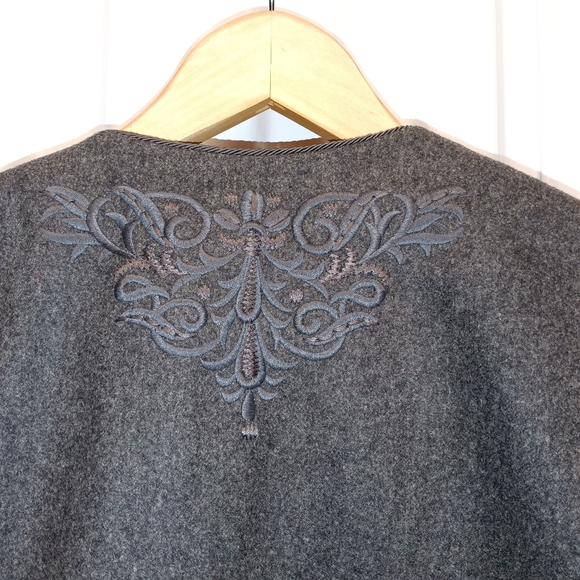 Escada Gray Wool Flannel Jacket w/ Embroidery Detail Open Front Size 8 / 38 - Picture 6 of 15